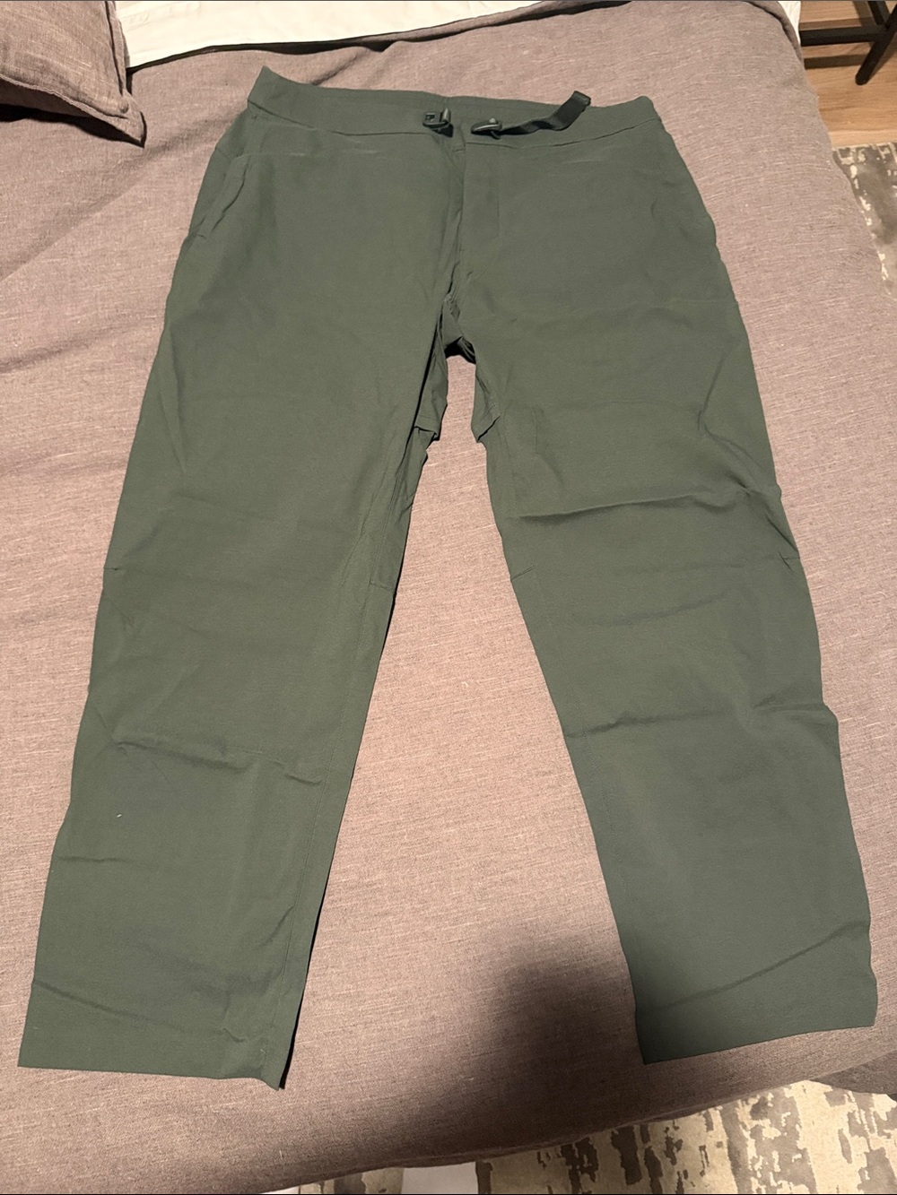 lululemon athletica Men's Olive Green Jogger Pants
